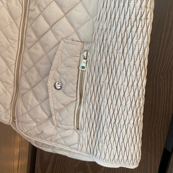 Tan Vest - Picture 3 of 4